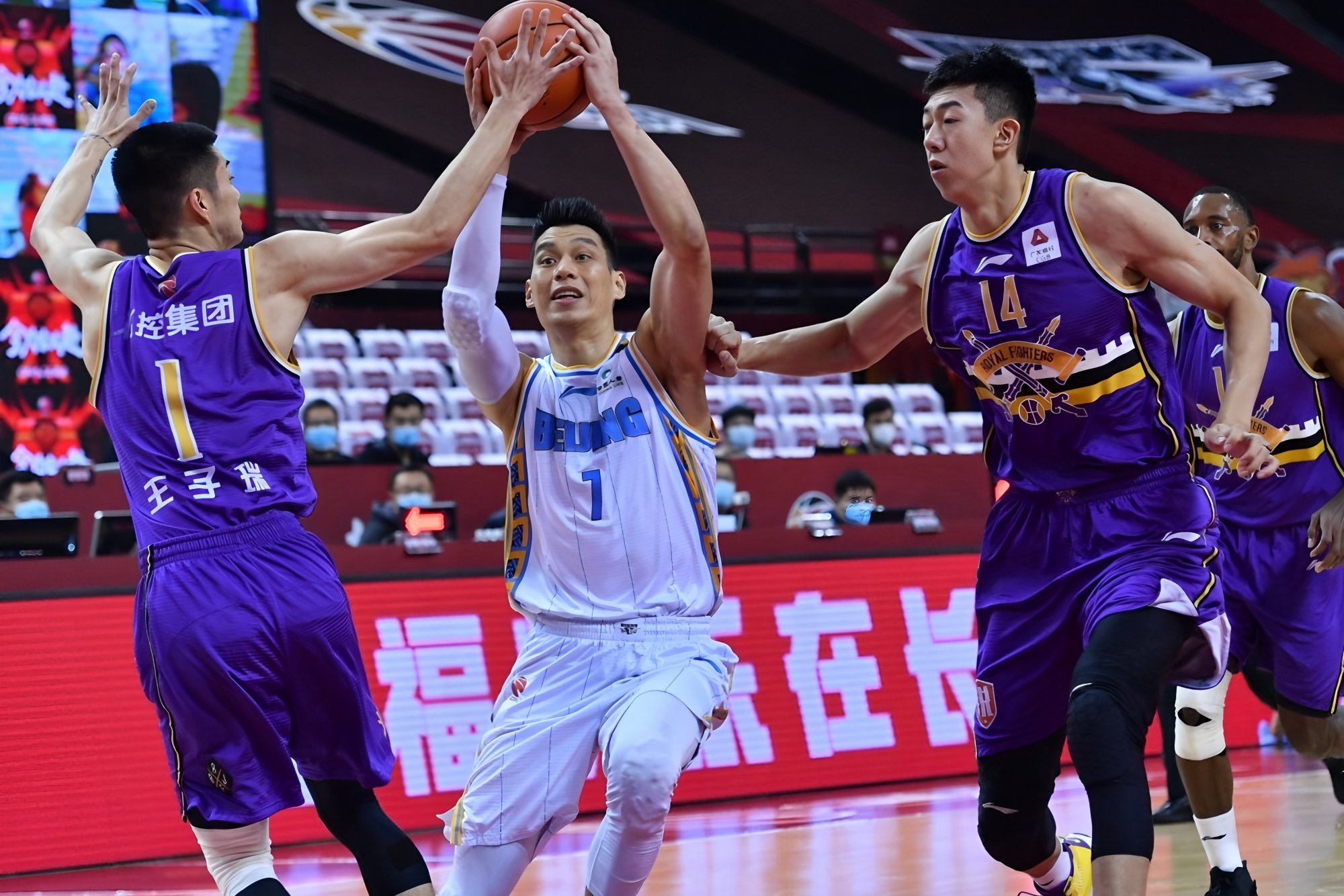 爱游戏-广东宏远状态回暖备战葡超山东男篮今晨豪取连胜，媒体一致点评：北京国安关键时刻防线松动