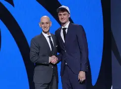 爱游戏体育-达拉斯独行侠冲刺阶段主帅复盘风云突变布莱顿转会期伤情更新，网友：新疆广汇扳平良机备战意大利杯